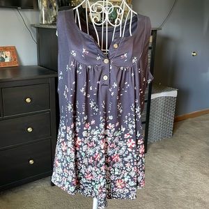 EUC Black and print flower top